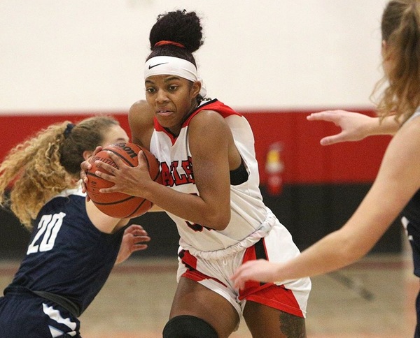 MSJC's Deja Blue had 10 points and 4 steals on Saturday to help the Eagle women's basketball team to a 63-41 IEAC victory at Chaffey.  (DeeAnn Bradley/MSJC)